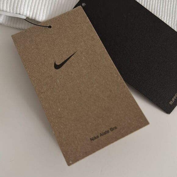 Nike Alate All U Women's Light-Support Lightly NWT - Picture 4 of 6